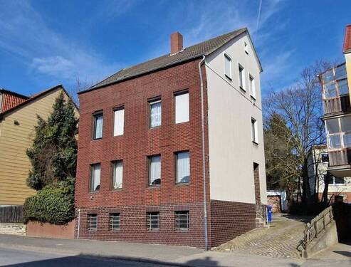Objektansicht - Zweifamilienhaus mit separatem Wohngebäude, 6 Garagen und schönem Gartengrundstück!