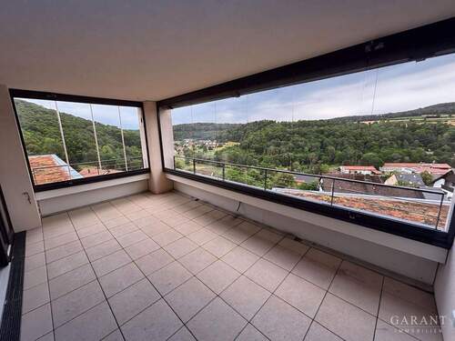 Loggia Ausblick - Traumhafte, barrierefreie 3 Zimmer-Wohnung mit großer Loggia und unverbautem Fernblick!