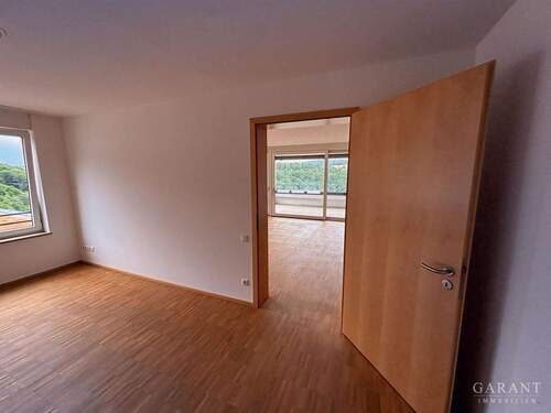 Schlafzimmer Blick Wohn-:Esbereich - 