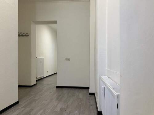 Küche, Blick Richtung Wohn-/Schlafzimmer - 