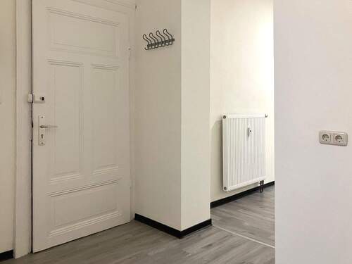 Eingangsbereich, rechts Wohn-/Schlafzimmer - 