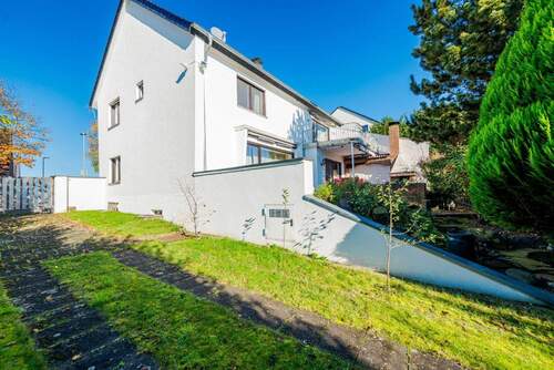 seitliche Ansicht - Einfamilienhaus mit 207,00 m&sup2; in Kerpen zum Kaufen