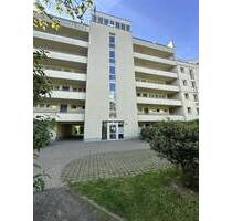 Zentrumsnah...Großzügige Wohnung mit Balkon und neuen Laminatboden! - Leipzig Neustadt-Neuschönefeld