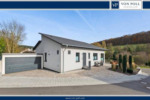 Voderansicht - Modernes Wohnen auf einer Ebene! Neuwertiger Bungalow auf sonnigem Eckgrundstück!