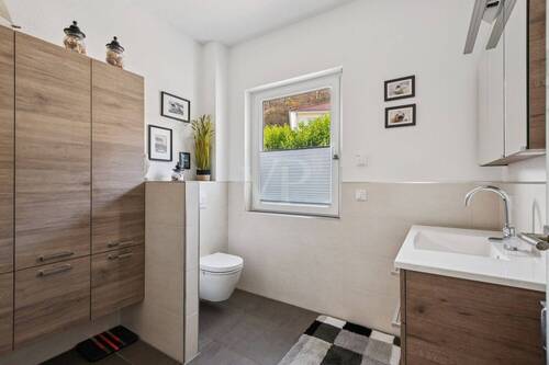 Badezimmer mit begehbarer Dusche - 