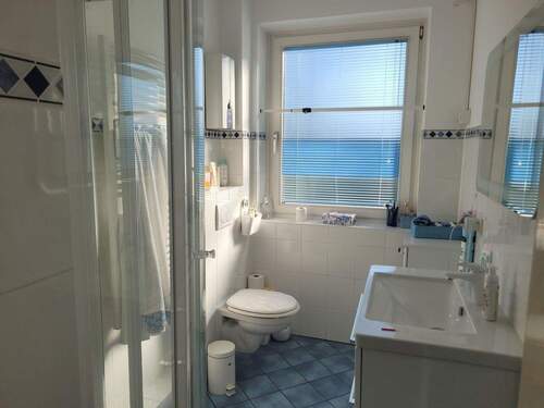 modernes Duschbad - 2 Zimmer Etagenwohnung in Hamburg OT Nienstedten