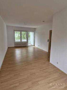 Wohn-/Esszimmer - 3 Zimmer Etagenwohnung zum Kaufen in Gerbrunn