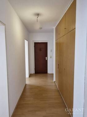 Flur - Etagenwohnung mit 76,00 m² in Gerbrunn zum Kaufen