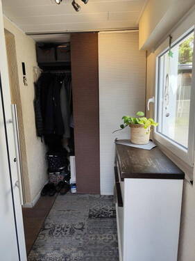 Eingang mit Garderobe - 