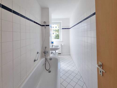 Bad-Musterfoto - 3 Zimmer Etagenwohnung in Halle (Saale)