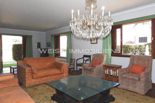 Großzügiges Wohnzimmer - 