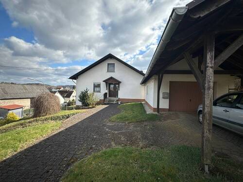 Frontansicht - 7 Zimmer Einfamilienhaus zur Miete in Ewighausen