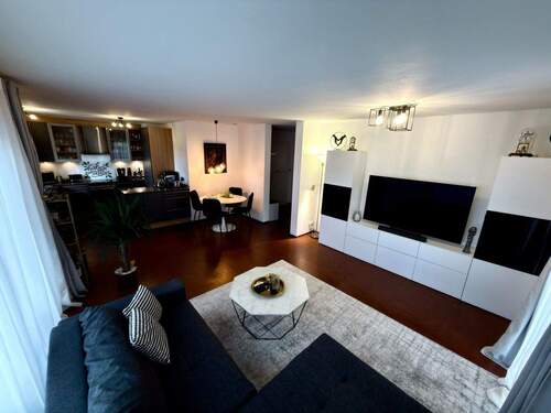 Wohnzimmer 2 - 3 Zimmer Etagenwohnung zum Kaufen in Nürnberg