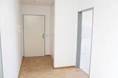 Flur mit Einbauschrank - Etagenwohnung mit 67,50 m² in Dresden zur Miete