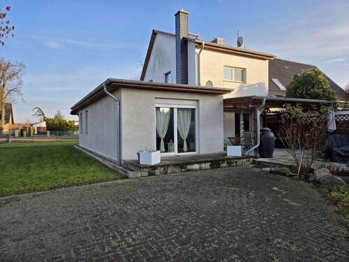 Haus hintere Ansicht - TOP HAUS IN BELIEBTER WOHNLAGE - STADTNAH UND BADESEENÄHE