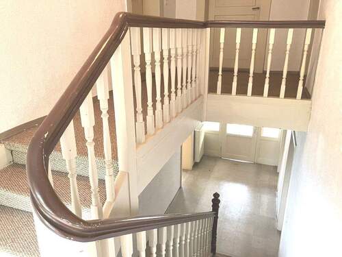 über das Treppenhaus ins Obergeschoss - 