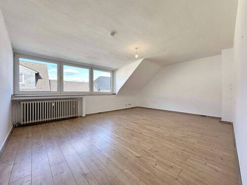Wohnzimmer - Großzügige 3-Zimmer-Wohnung in zentraler Lage von Krefeld - ideal für Paare, Familien oder WGs