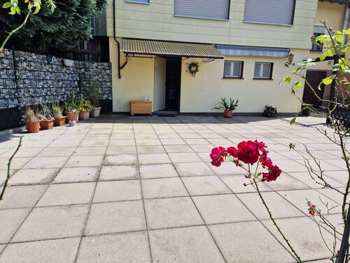große Terrasse - 8 Zimmer Mehrfamilienhaus, Wohnhaus in Neunkirchen