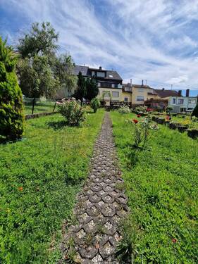 Blick vom Garten auf das Haus - 