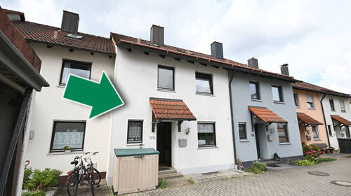 Bezug sofort möglich - Familienfreundliches Reihenmittelhaus mit Einzelgarage im Deininger Weg, Neumarkt.