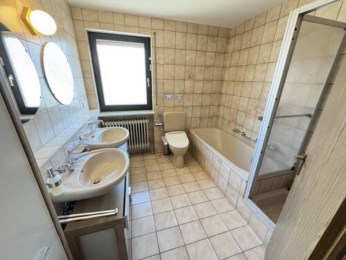 Badezimmer im Obergeschoss - 