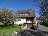 Frontseite - Sonniges Einfamilienhaus auf großem Grundstück in Tuningen - sofort frei!