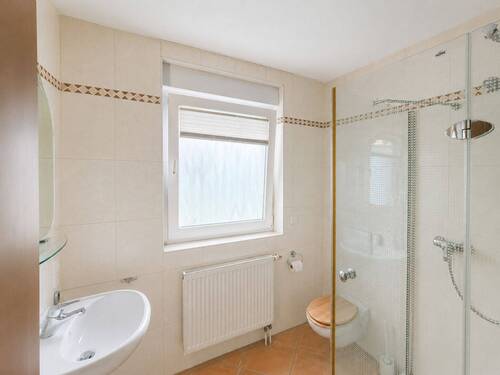 Gäste WC mit Dusche - 