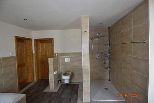 Bad, Dusche und Toilette - 