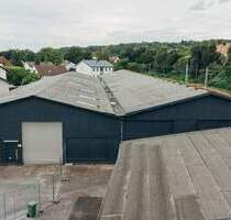 Zentrale Lagerhalle mit Rolltor - ideal für Gewerbe!