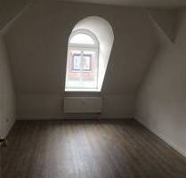 * Vermietete und günstige DG 3-Zimmerwohnung mit Wannenbad, EBK und Laminat in ruhiger Lage! * - Leipzig Schönefeld-Abtnaundorf