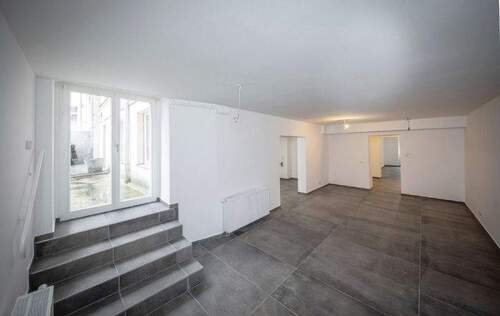 raum mit zugang zum hof - 