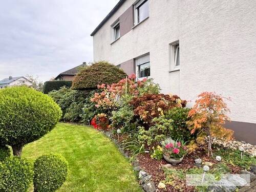 Vorderansicht des Dreifamilienhauses - Zum Kauf: Dreifamilienhaus mit 2 Garagen, großem Garten & viel Potenzial in Welver-Scheidingen!