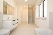 ELW: Bad mit Wanne und Dusche - 