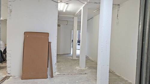 PXL_20240305_104002067Flur.jpg - Büro in Nürnberg zur Miete