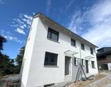 Blick zum Haupteingang - 