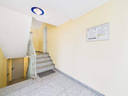 Eingangsbereich Treppenhaus - Etagenwohnung mit 36,60 m² in Weilerswist zum Kaufen