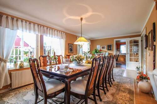 Essbereich mit Blick zu der Küche - 