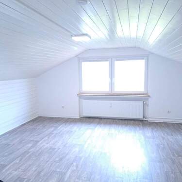 Bild 2 - 1 Zimmer Etagenwohnung zur Miete in Schürsdorf