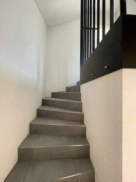 Treppenaufgang - 4 Zimmer Etagenwohnung in Fürth