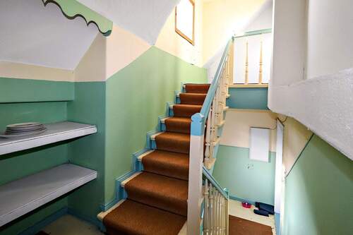 Treppenhaus - 8 Zimmer Mehrfamilienhaus, Wohnhaus zum Kaufen in Berlin