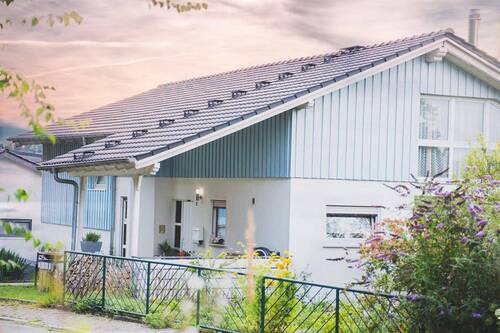 Ansicht - Haus mit Einliegerwohnung in ruhiger Lage.