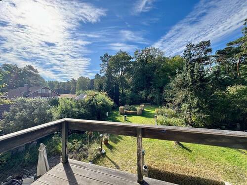 Blick vom Balkon in den Garten und zur Marcusheide - 