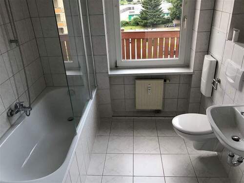 Tageslichtbad mit Wanne - 
