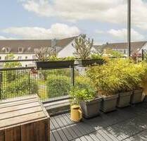 Frisch sanierte Dachgeschosswohnung mit Süd-Balkon, Tiefgarage und hochwertiger Vollmöblierung - Nuthetal Bergholz-Rehbrücke