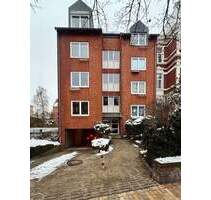 Renovierte 2-Zimmer-Whg. mit neuer EBK, Balkon u. TG-Stellplatz in Top-Lage Holtenauer Straße - Kiel Brunswik