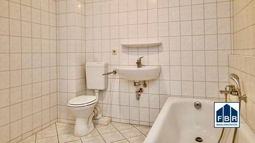 Innenbad mit Badewanne - 