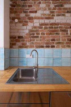Detailansicht Küche und Backsteinwand - 