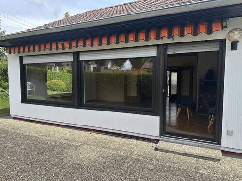 Hausansicht - Solide Basis mit Ausblick - ideal für die große Familie!