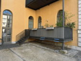 Eingang mit Balkon und Stellplatz - 3 Zimmer Etagenwohnung zum Kaufen in Bad Reichenhall