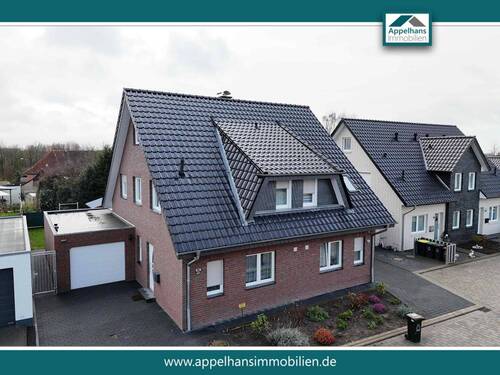 Außenansicht - Platz für die Familie! Junges Einfamilienhaus mit Einliegerwohnung